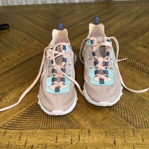 Women’s Nike React Element 55 size 6